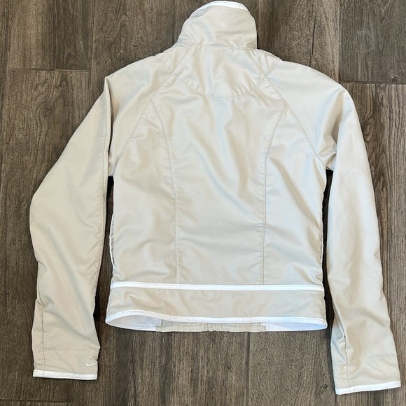 Nike Grey Tag Cream and White fitted lightweight Jacket - Picture 4 of 5
